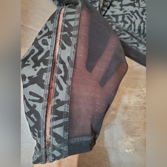 Lululemon Hot To Street Crop leggings. Grey and black patterns. 21 1/2". Size 8. - Picture 8 of 15
